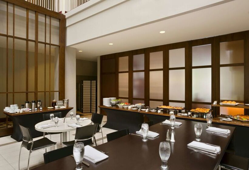 هتل Embassy Suites By Hilton Chicago Downtown River North