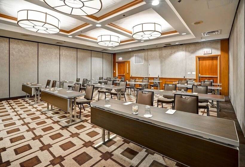 هتل Embassy Suites By Hilton Chicago Downtown River North