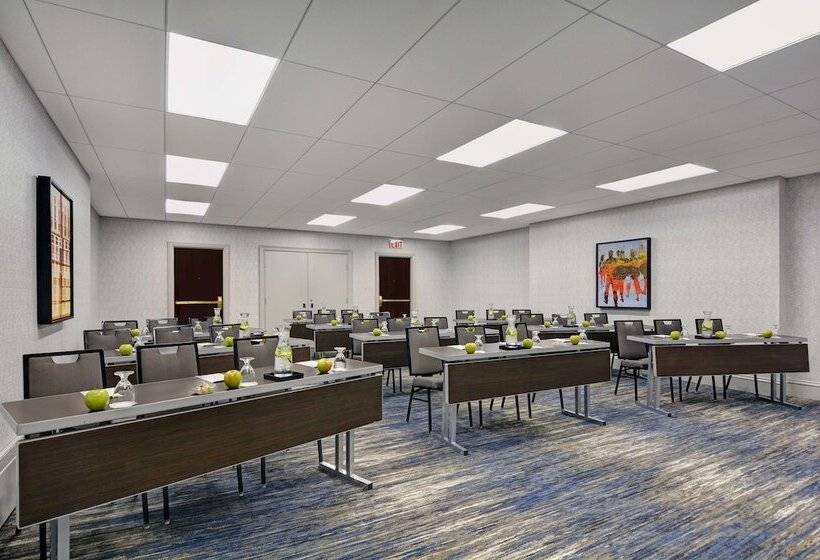 هتل Embassy Suites By Hilton Chicago Downtown River North