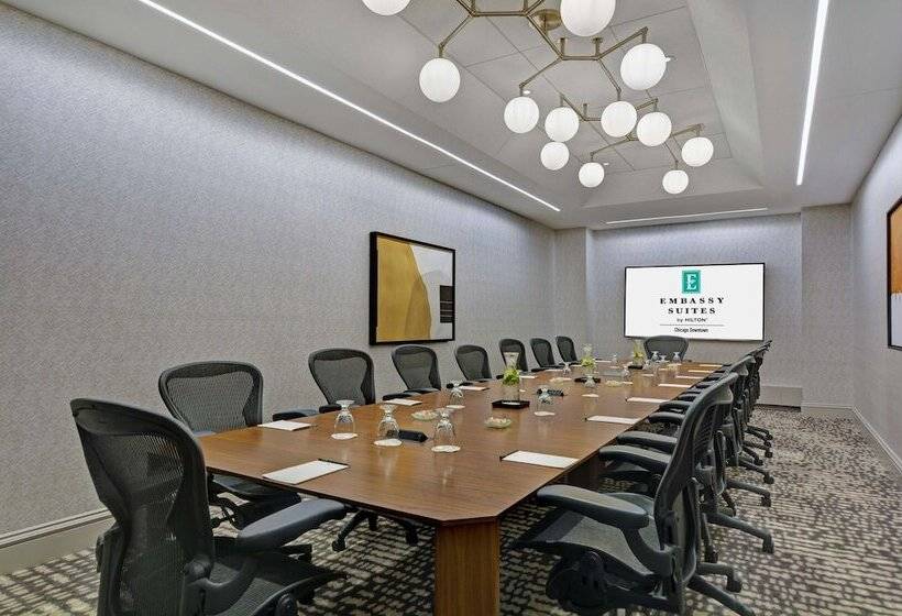 هتل Embassy Suites By Hilton Chicago Downtown River North