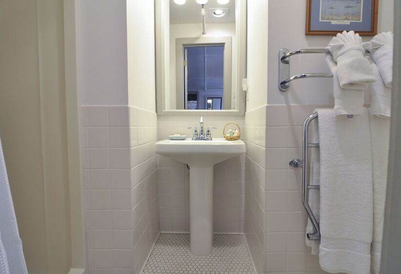 فندق The First Colony Inn