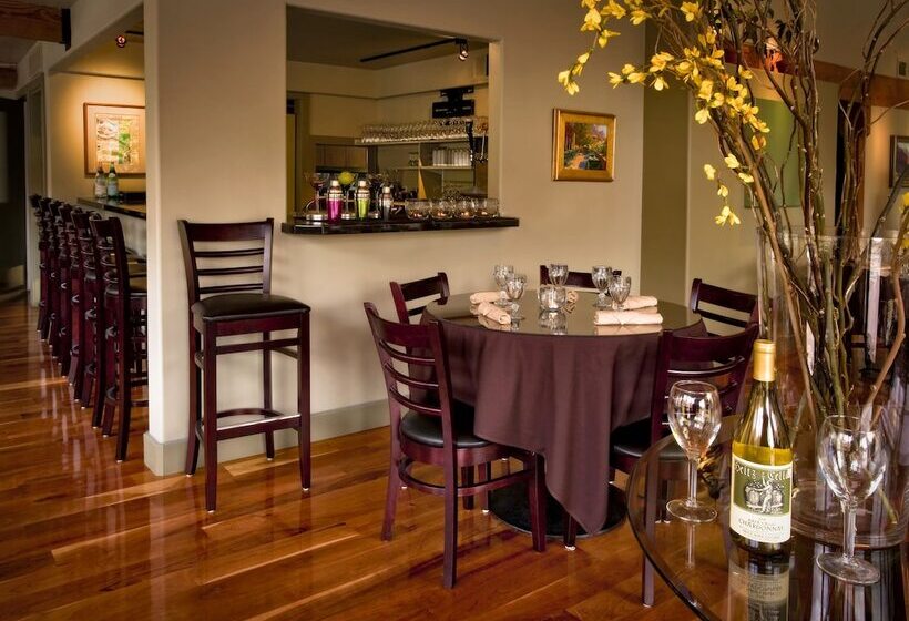 فندق Flanigan`s Resort And Spa