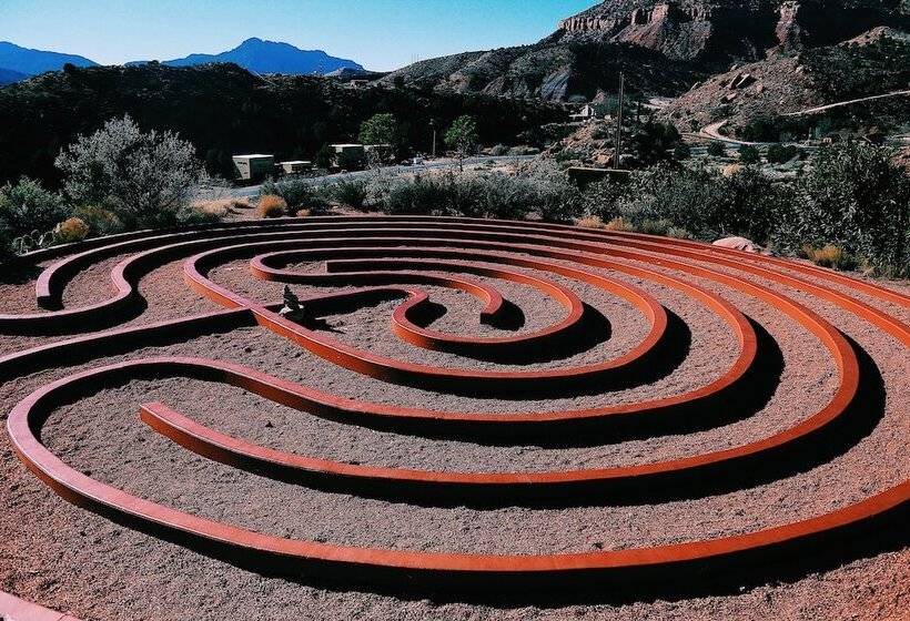 فندق Flanigan`s Resort And Spa