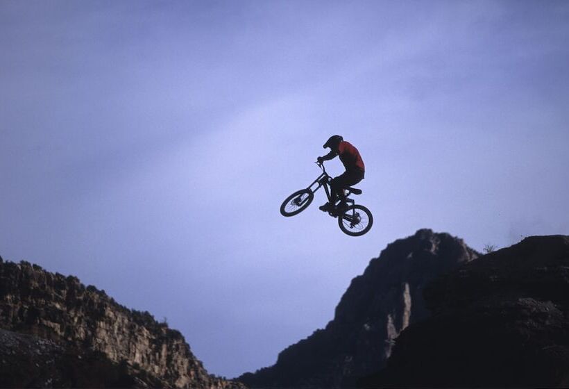 فندق Flanigan`s Resort And Spa