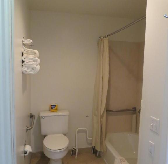 فندق Four Corners Inn