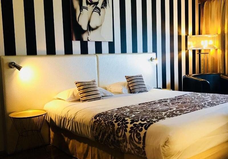 هتل Grand Hôtel De Nîmes 4 étoiles