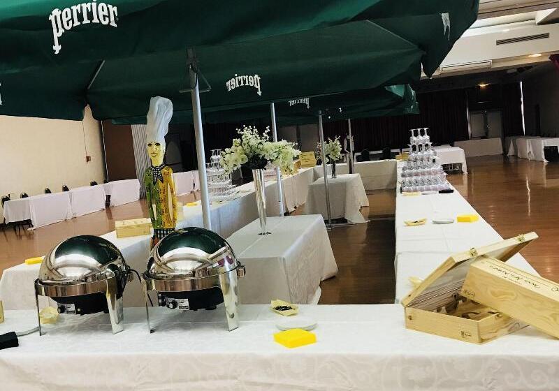 هتل Grand Hôtel De Nîmes 4 étoiles