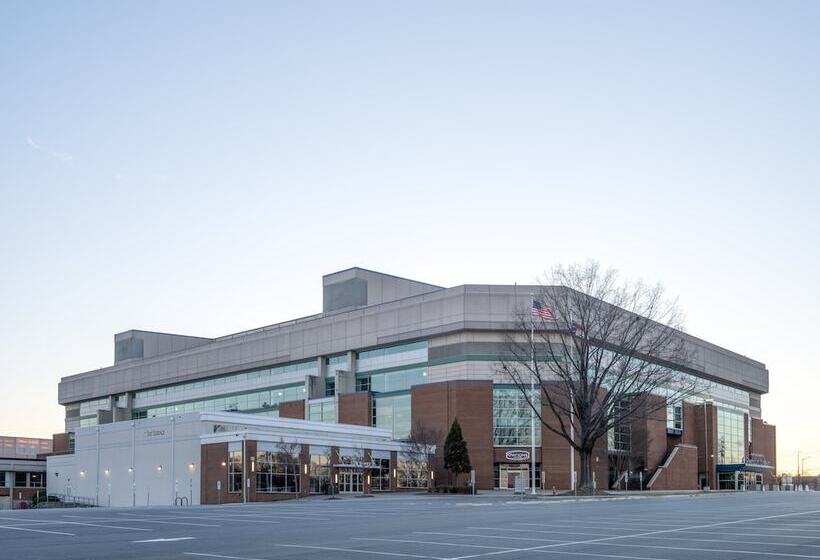 هتل Holiday Inn Express & Suites Greensboro   I 40 Atwendover, An Ihg