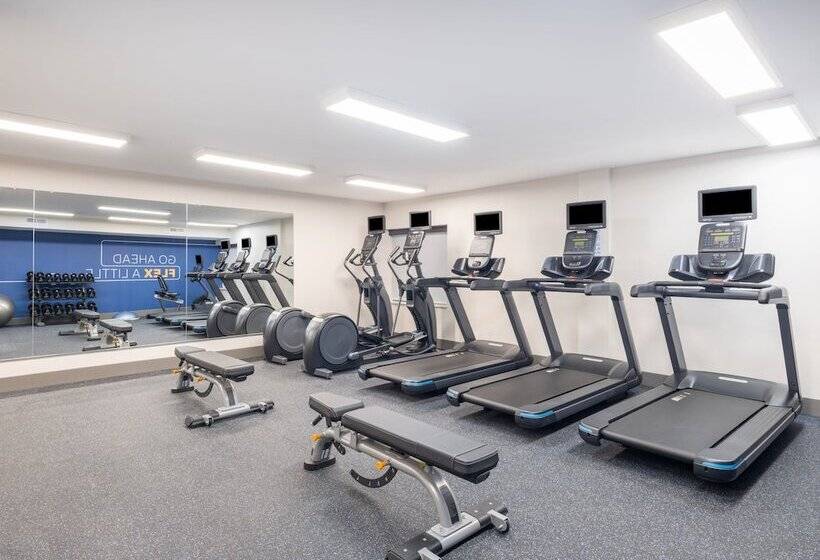 هتل Holiday Inn Express & Suites Greensboro   I 40 Atwendover, An Ihg