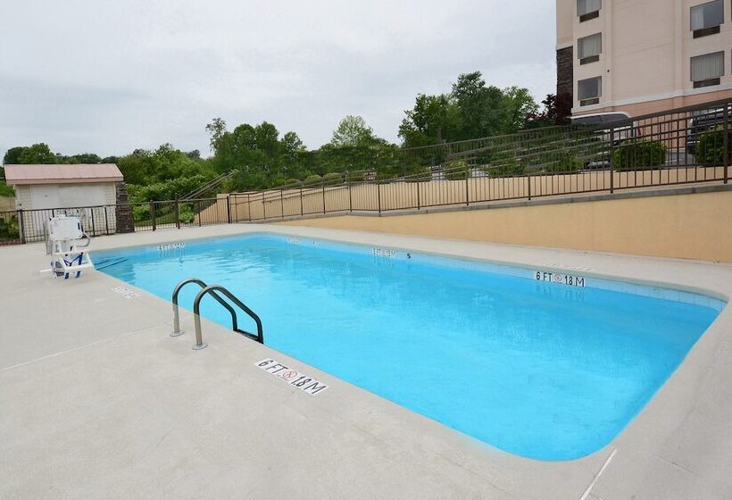 هتل Holiday Inn Express & Suites Greensboro   I 40 Atwendover, An Ihg