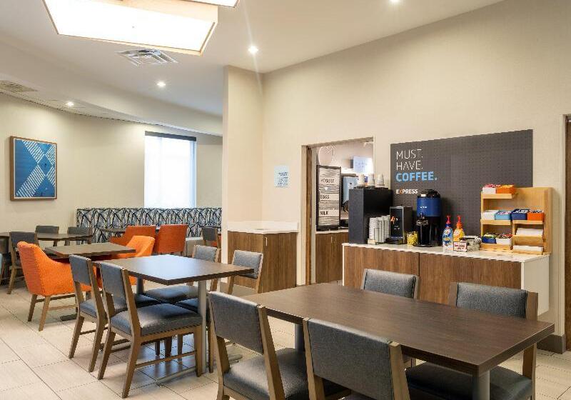 هتل Holiday Inn Express & Suites Greensboro   I 40 Atwendover, An Ihg