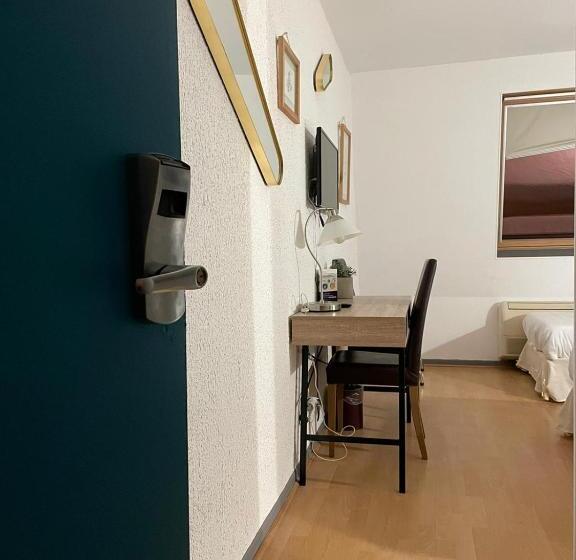 ホテル Hôtel Le Thurot