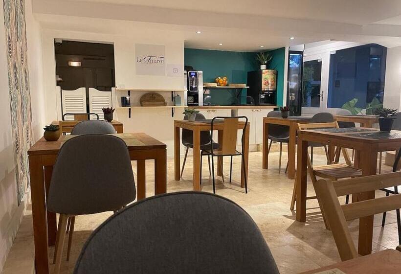 ホテル Hôtel Le Thurot