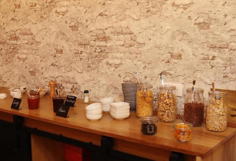 فندق Hôtel & Restaurant Le Patio Vichy