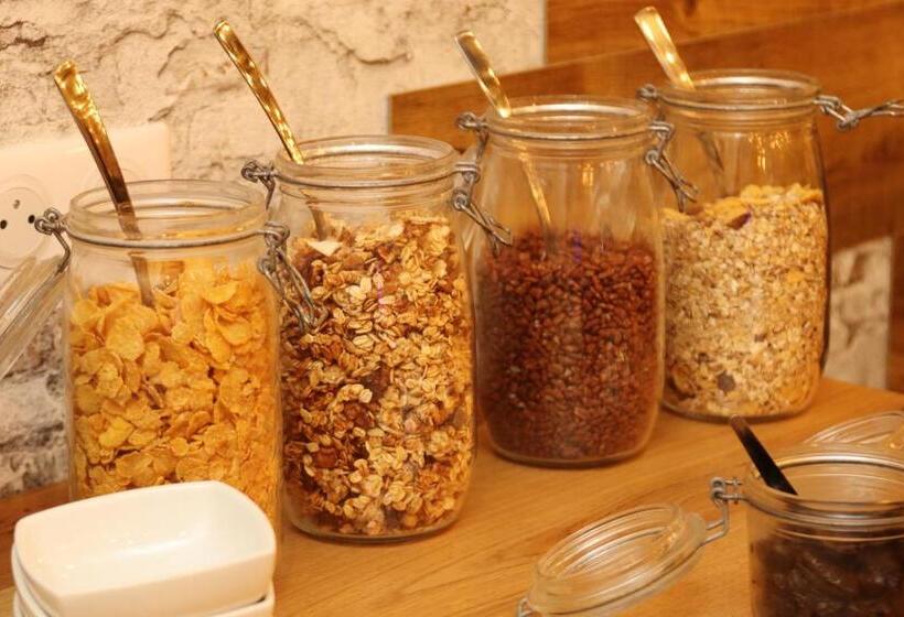 فندق Hôtel & Restaurant Le Patio Vichy