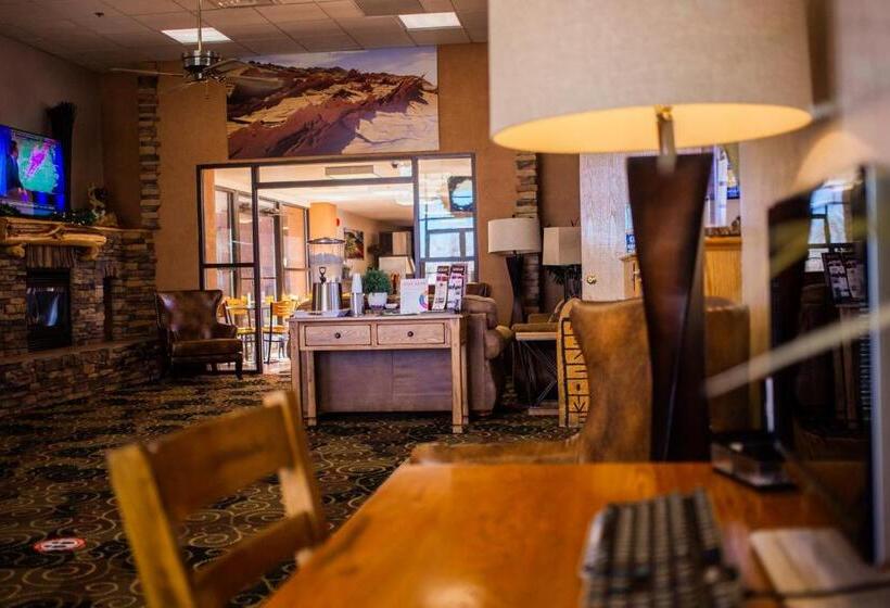 هتل Inn At The Canyons