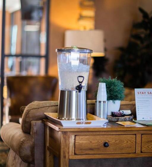 هتل Inn At The Canyons