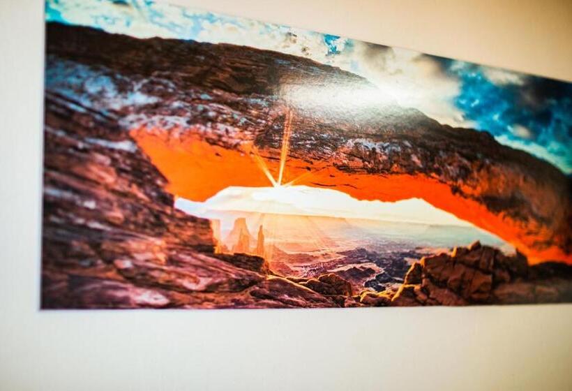 هتل Inn At The Canyons