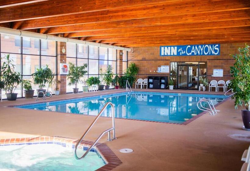 هتل Inn At The Canyons