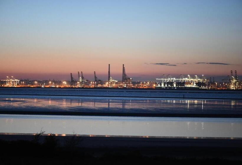 هتل La Chaumière