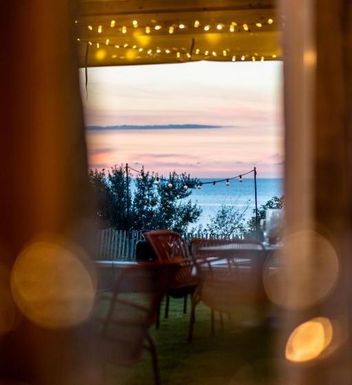 هتل La Chaumière