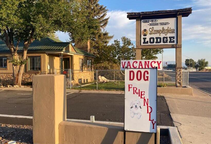 בית מלון כפרי Lamplighter Lodge