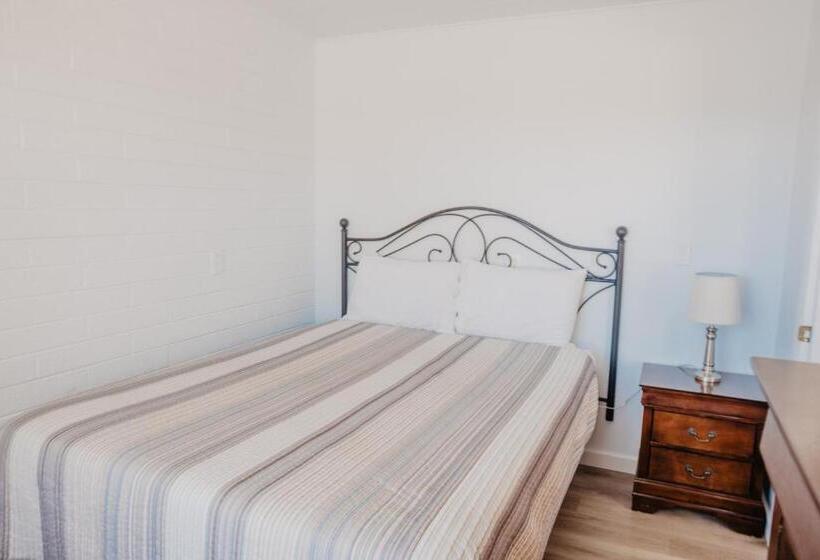 בית מלון כפרי Lamplighter Lodge