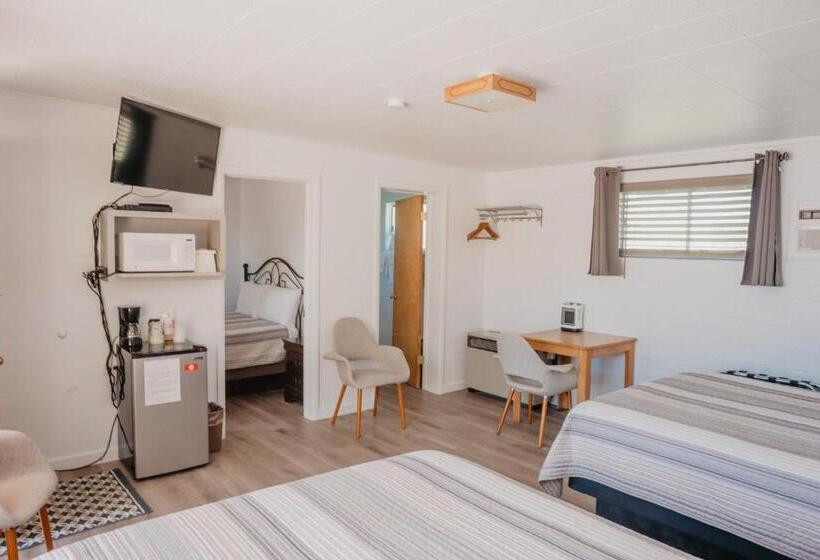 בית מלון כפרי Lamplighter Lodge