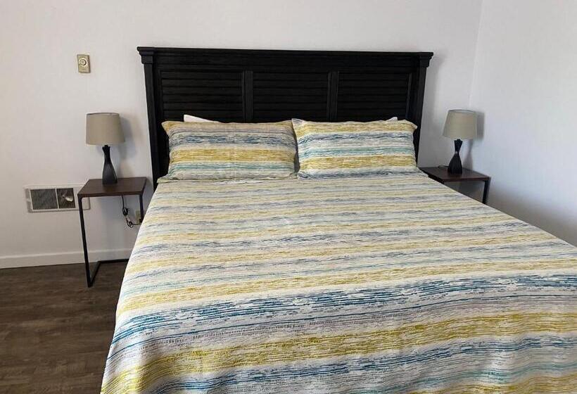 בית מלון כפרי Lamplighter Lodge