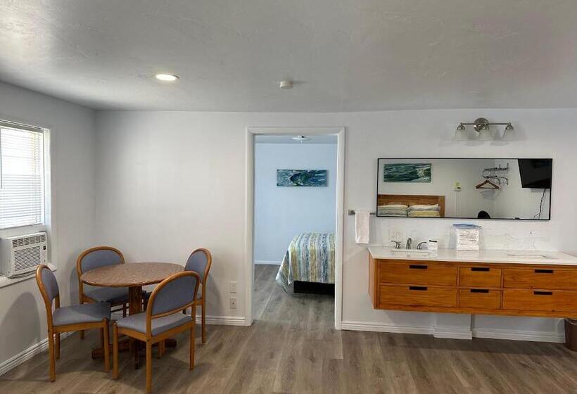 בית מלון כפרי Lamplighter Lodge