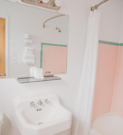 בית מלון כפרי Lamplighter Lodge