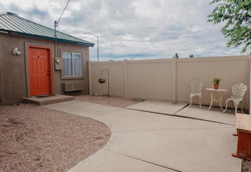 בית מלון כפרי Lamplighter Lodge