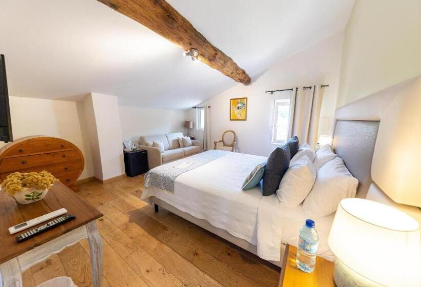 Отель Le Mas Trilles