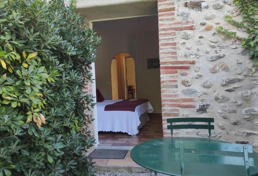 Отель Le Mas Trilles