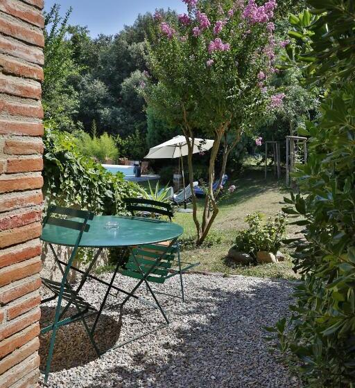 Отель Le Mas Trilles