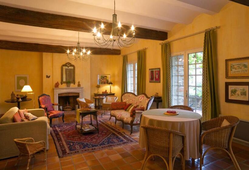 Отель Le Mas Trilles