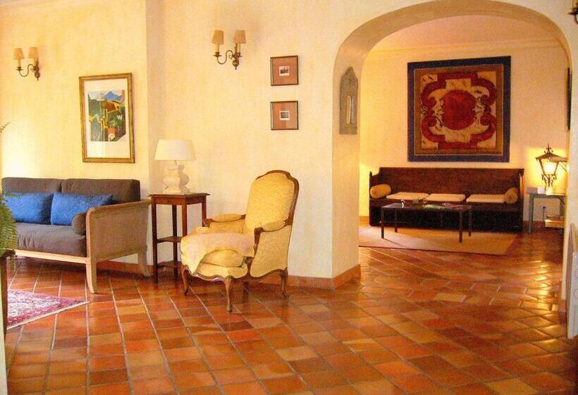 Отель Le Mas Trilles