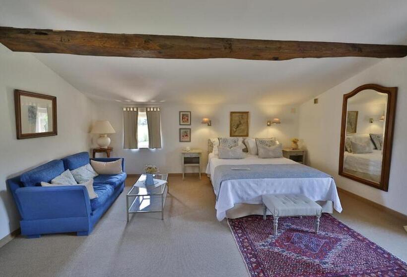 Отель Le Mas Trilles