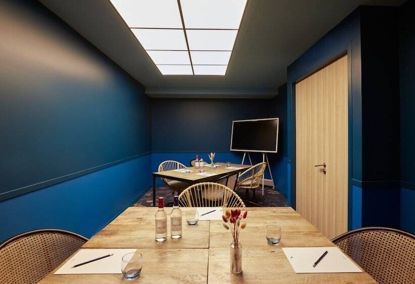 Отель Indigo Bordeaux Centre Chartrons, An Ihg