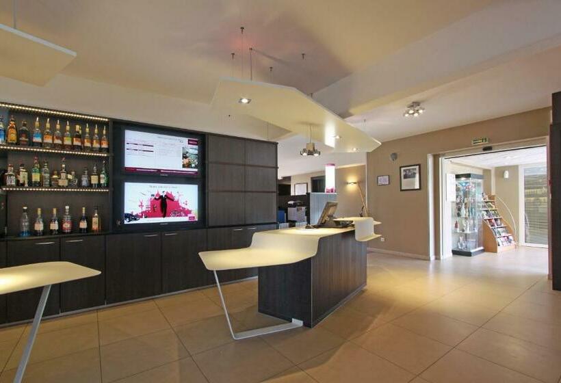 בית מלון כפרי Mercure Hexagone Luxeuil