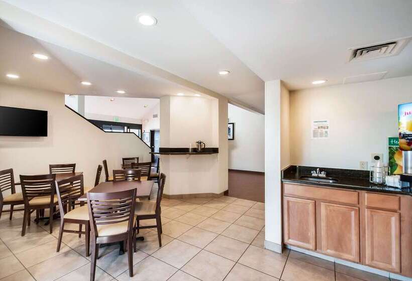 فندق Quality Inn