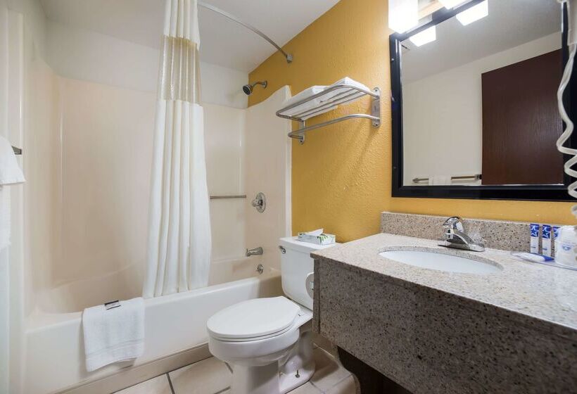 فندق Ramada By Wyndham Effingham