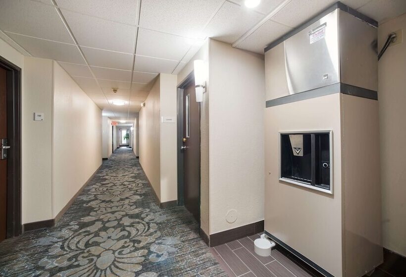 فندق Ramada By Wyndham Effingham