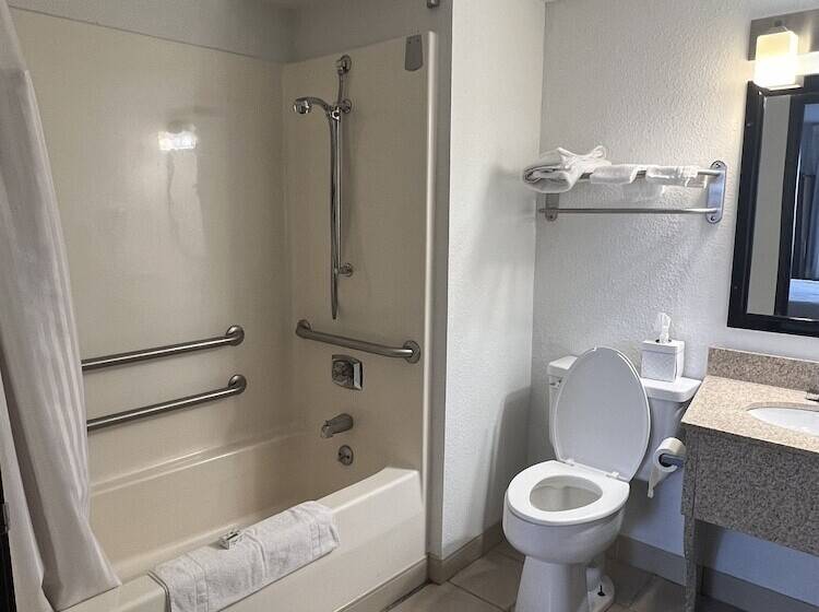 فندق Ramada By Wyndham Effingham