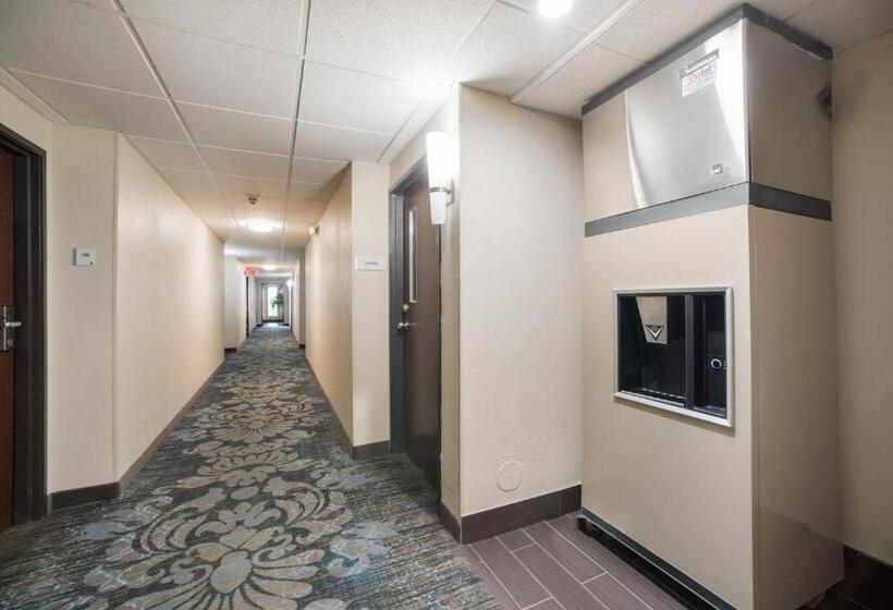 فندق Ramada By Wyndham Effingham