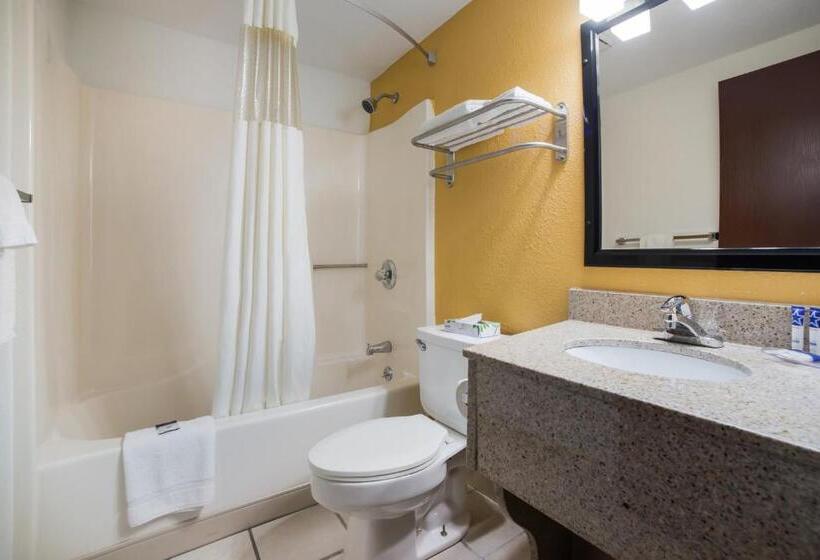 فندق Ramada By Wyndham Effingham