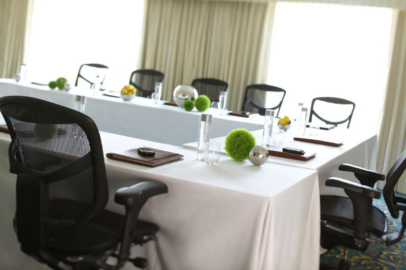 فندق Renaissance Concourse Atlanta Airport