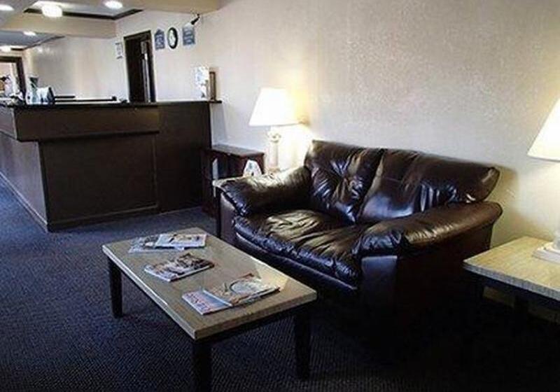 ホテル Rodeway Inn & Suites Plymouth Hwy 64