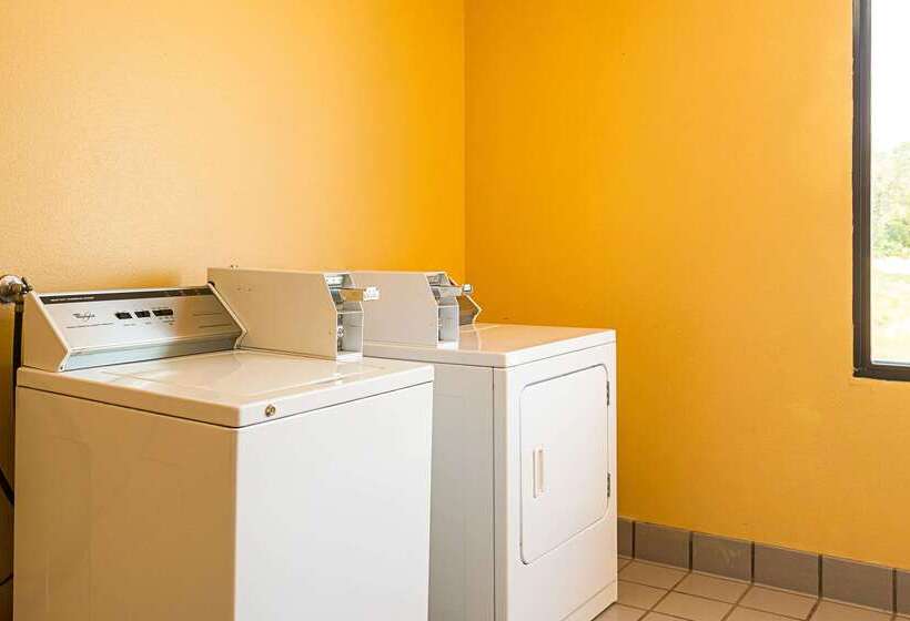 فندق Rodeway Inn & Suites