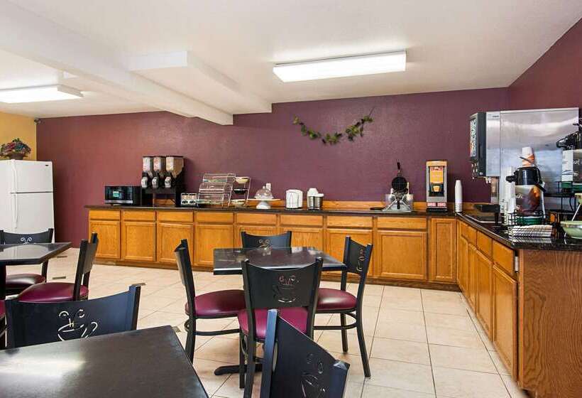 فندق Rodeway Inn & Suites